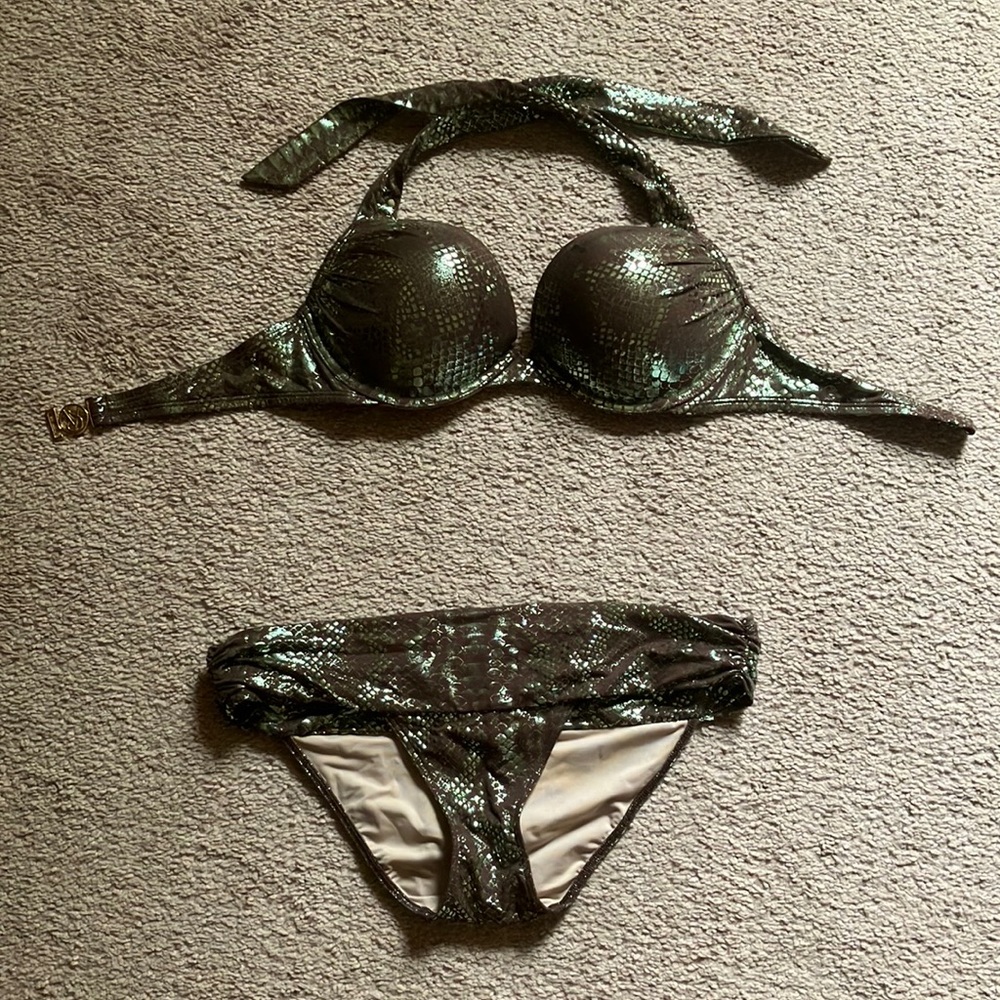 VS bombshell bikini